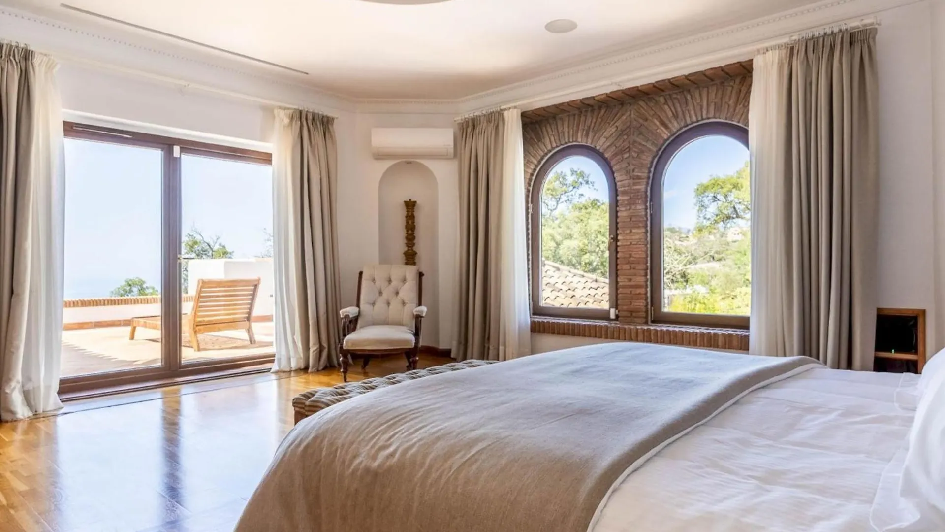 Villa Villa Serena By Interhome La Mairena