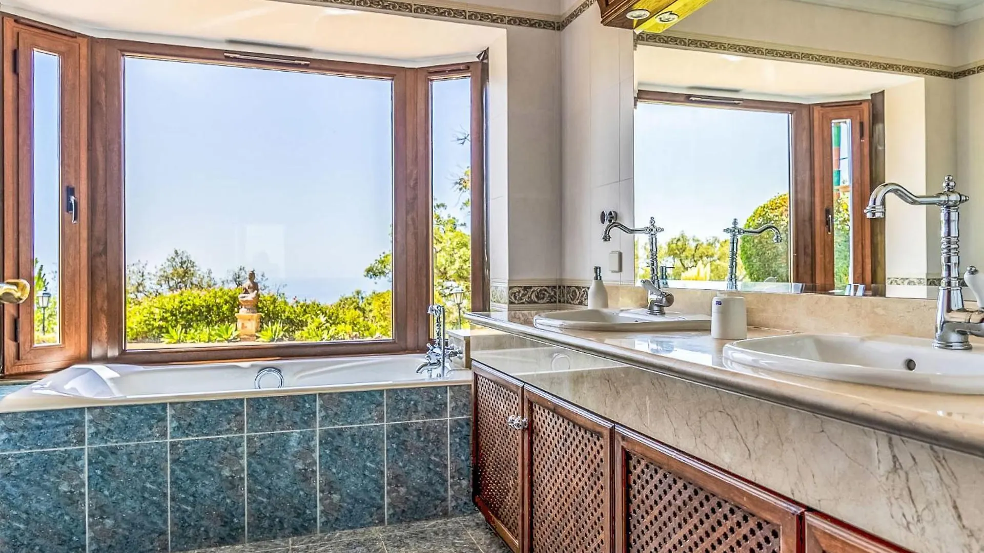 Villa Villa Serena By Interhome La Mairena